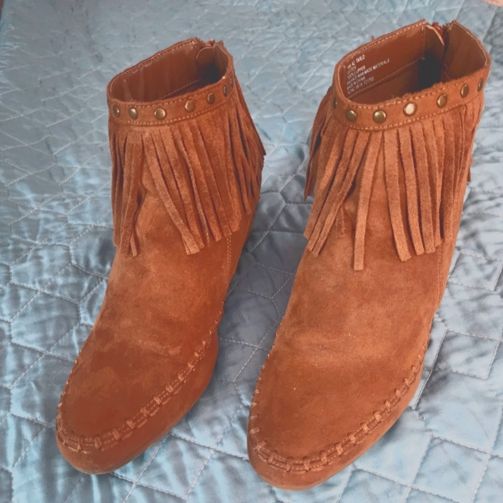 Womens size 10 fringe faux suede booties by Arizona Jeans